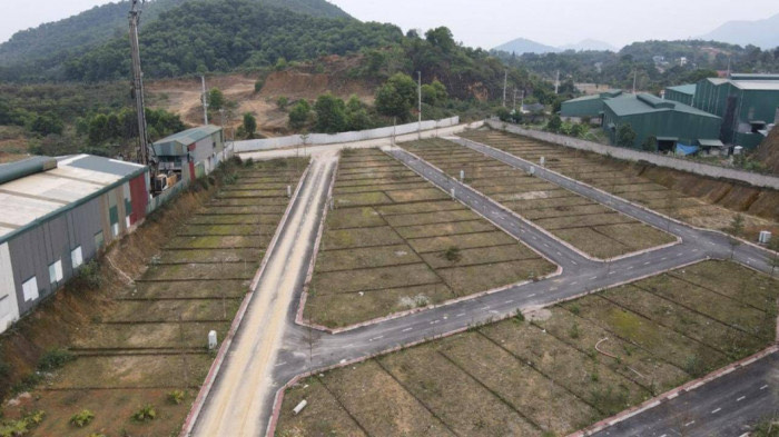Xã Tiến Xuân (Thạch Thất, Hà Nội): Buông lỏng quản lý, hàng loạt nhà xưởng xây dựng không phép trên đất nông nghiệp?