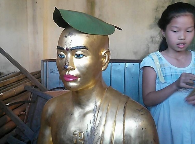 Dân bức xúc với tượng Phật mang hình sư trụ trì ở Hà Nội