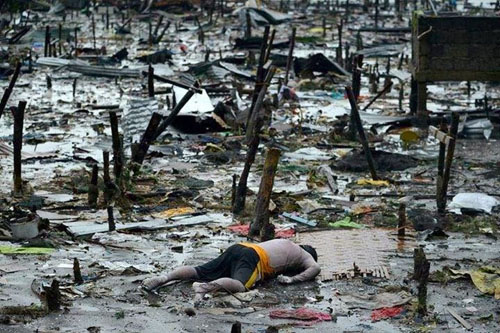 Tường thuật từ Tacloban Mở đường m&amp;aacute;u th&amp;aacute;o chạy khỏi địa ngục