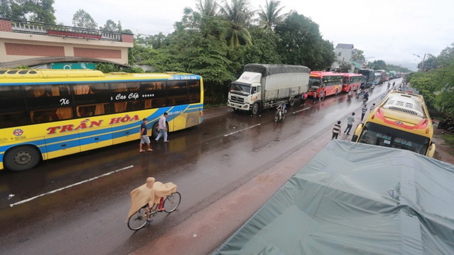 30 người chết vì mưa lũ, quốc lộ 1 bị chia cắt