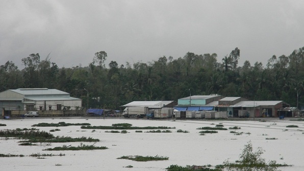 30 người chết vì mưa lũ, quốc lộ 1 bị chia cắt