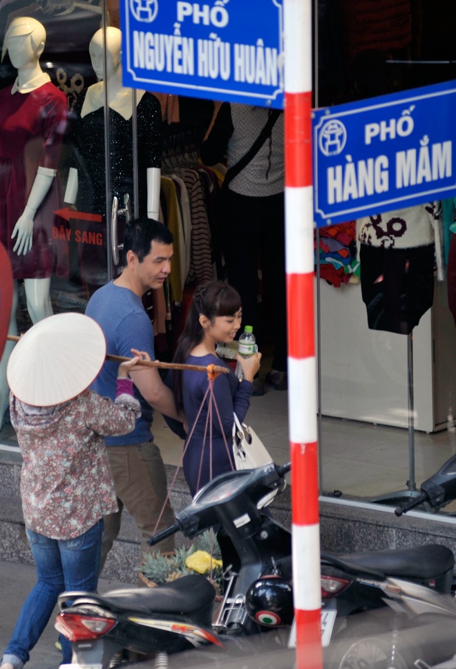 'Nữ quái' hàng rong phố cổ Hà Nội tái xuất