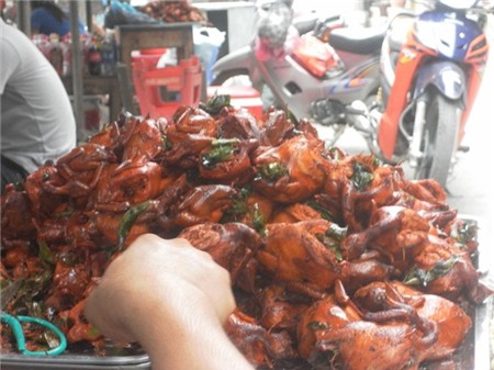 Chỉ c&amp;oacute; những người trong nghề mới biết được b&amp;iacute; mật của những m&amp;acirc;m chim quay bắt mắt n&amp;agrave;y.