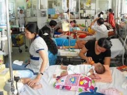 quang tri hon 400 nguoi mac benh sot xuat huyet