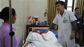 su that chang trai cho xe o to can qua canh tay cuu tinh mang ban lan truyen may ngay nay