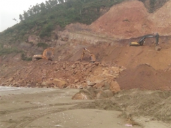 thanh hoa cong trinh khong phep bat nui lan bien