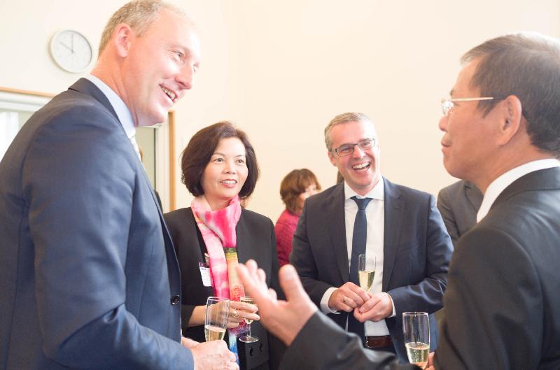 Sữa Vinamilk, thị trường sữa Việt, k&amp;yacute; kết hợp t&amp;aacute;c