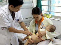 tien giang hai benh nhi tu vong do bi tay chan mieng va sot xuat huyet