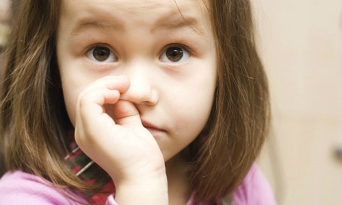Ngoáy mũi, coi chừng nhiễm vi khuẩn gây bệnh nguy hiểm chết người