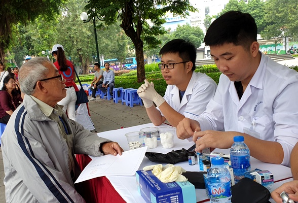 Hà Nội: Khám sàng lọc đái tháo đường miễn phí cho hơn 500 người dân