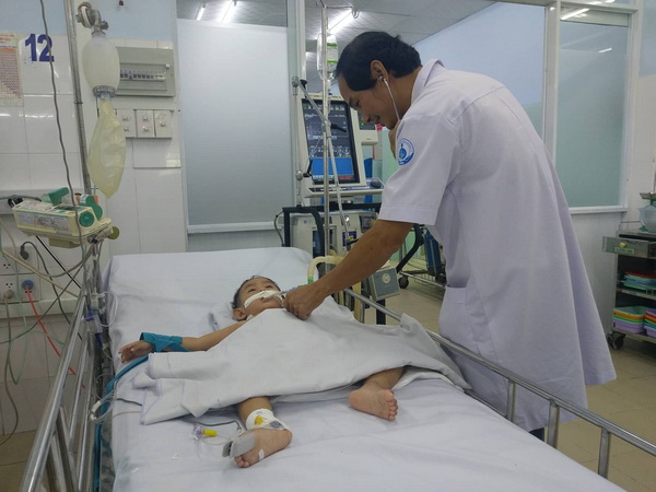 Bệnh viện Nhi đồng 1 kịp thời cấp cứu hai bệnh nhi Tay - Chân - Miệng biến chứng nặng