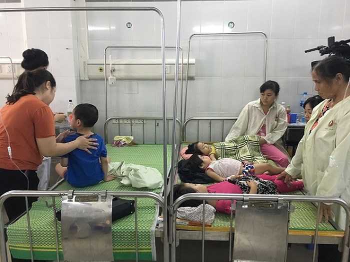 Hà Nội: Vụ hơn 100  trẻ mầm non bị ngộ độc: Hai trẻ nặng phải chuyển tuyến, nghi do nhiễm vi sinh