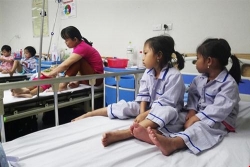 nhung ganh nang cuoc song cua gia dinh co nguoi than mac benh tan mau bam sinh it nguoi biet