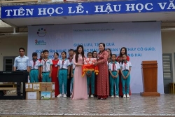 tang gan 1000 dau sach va qua cho thay tro truong thcs long hai phu quy