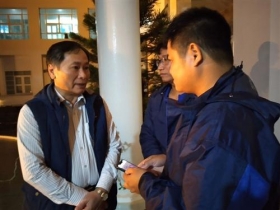 hai nguoi dan mac ket tren bien khanh hoa duoc dua vao bo an toan