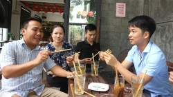 chang trai 8x kiem tien ty moi thang tu ong hut tre dua ong hut tre sang troi au