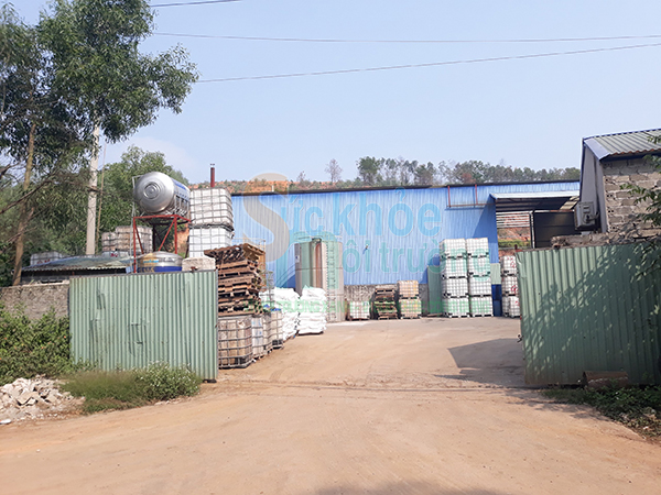Cao Minh (TP. Ph&uacute;c Y&ecirc;n): Nhiều sai phạm tại cơ sở sản xuất keo d&aacute;n gỗ, ch&iacute;nh quyền c&oacute; &ldquo;l&agrave;m ngơ&rdquo;?