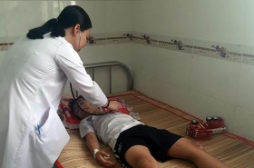 can tho mau thuan chuyen gia dinh 5 me con uong thuoc tru co