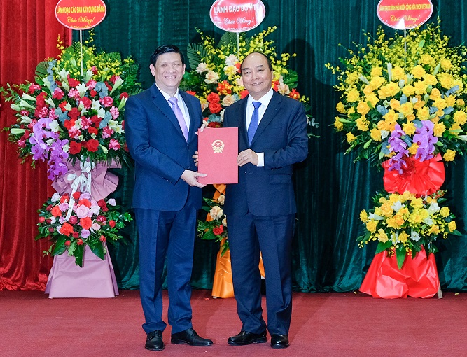 Thủ tướng trao quyết định bổ nhiệm chức vụ Bộ trưởng Bộ Y tế cho GS.TS Nguyễn Thanh Long
