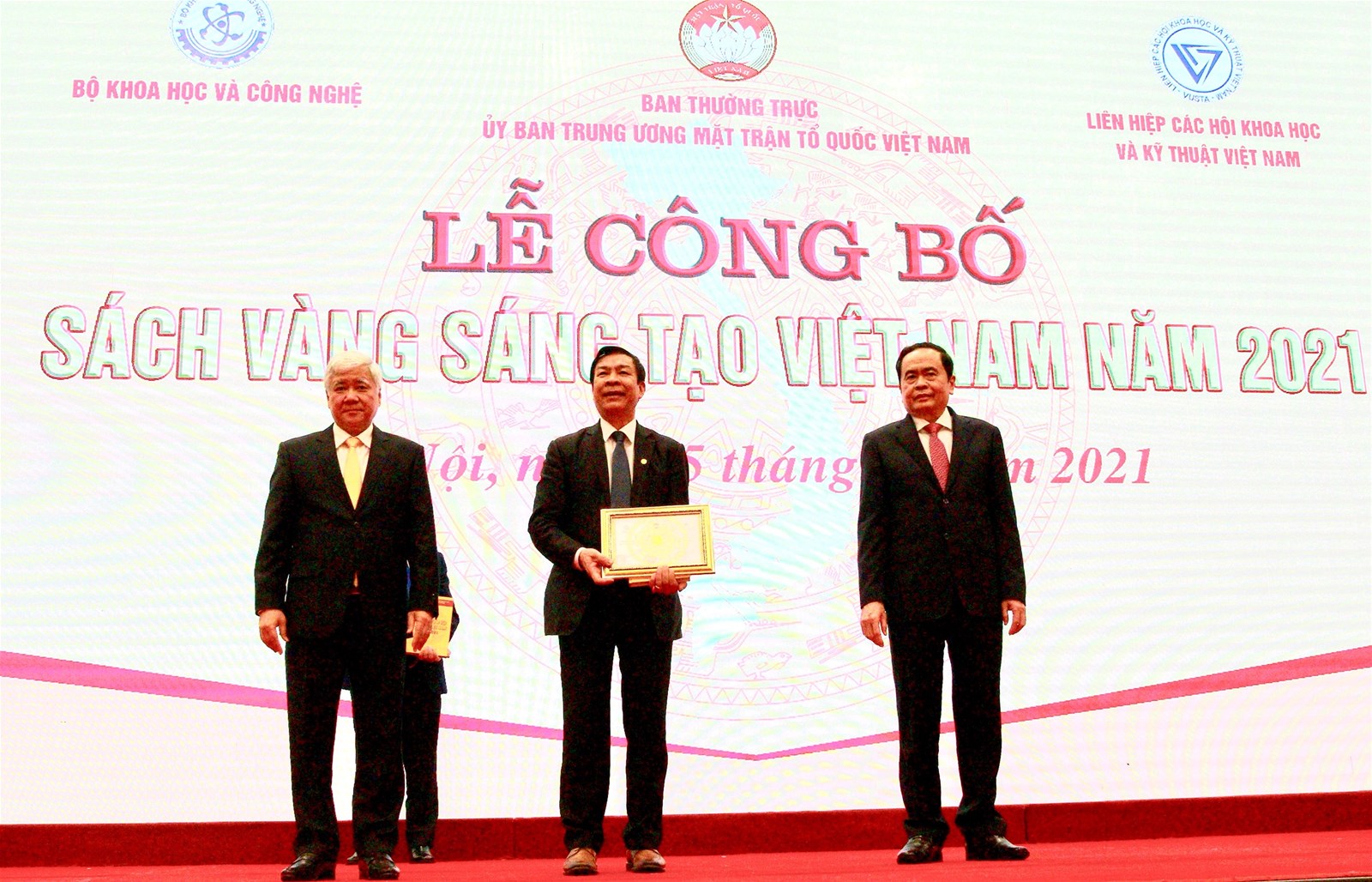 Gốm Đất Việt - đơn vị duy nhất được vinh  danh 03 công trình tiêu biểu trong sách vàng sáng tạo Việt Nam 2021