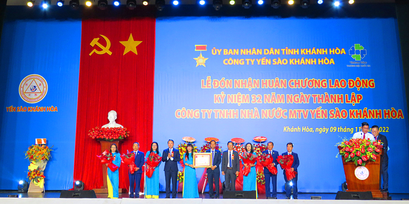 Yến sào Khánh Hòa đón nhận Huân chương Lao động và kỷ niệm 32 năm thành lập Công ty