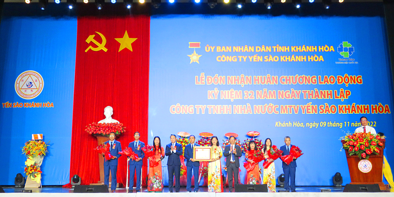 Yến sào Khánh Hòa đón nhận Huân chương Lao động và kỷ niệm 32 năm thành lập Công ty