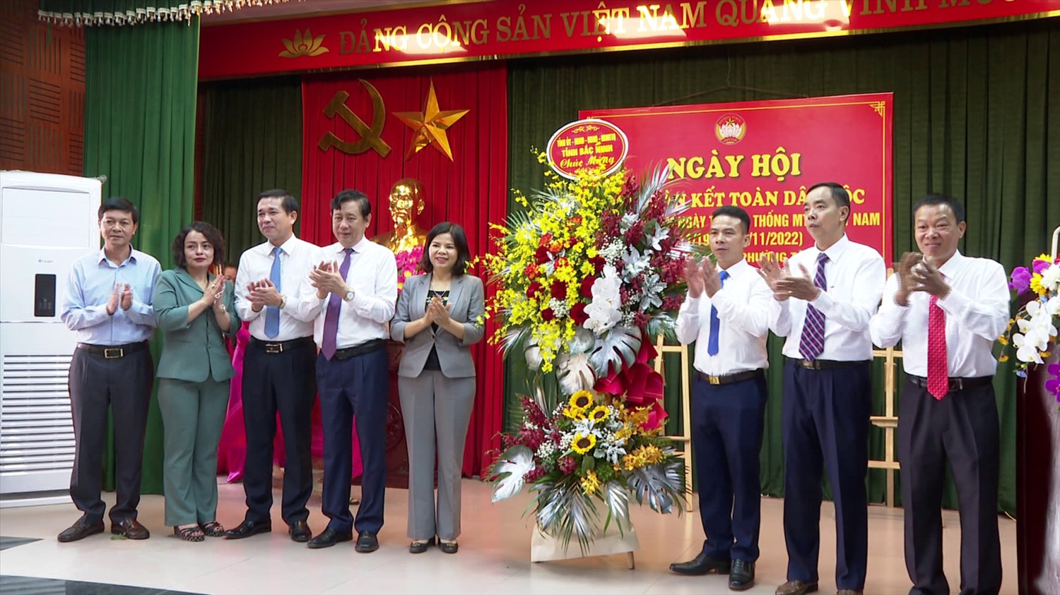 Khu phố Đại Đình hân hoan đón Chủ tịch UBND tỉnh Bắc Ninh nhân Ngày hội Đại đoàn kết toàn dân tộc