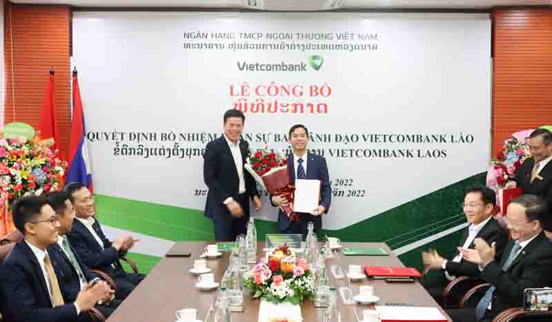 Lễ công bố quyết định về nhân sự Ban lãnh đạo VCB Lào