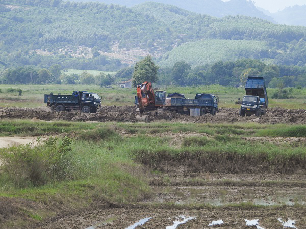 Khánh Hòa: Nguy cơ ô nhiễm môi trường từ khai thác trái phép đất nông nghiệp làm nguyên liệu nhà máy gạch