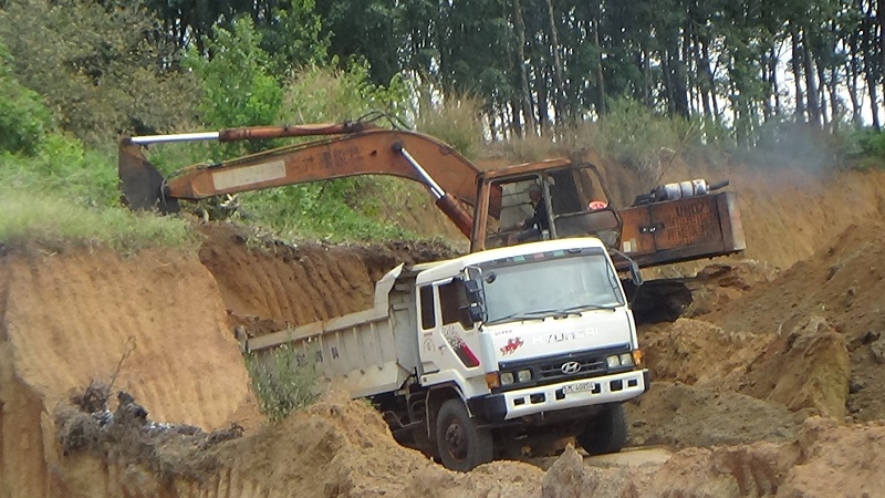 Bình Phước - Huyện Bùi Gia Mập: Một cá nhân khai thác đất ồ ạt để bán cho các dự án