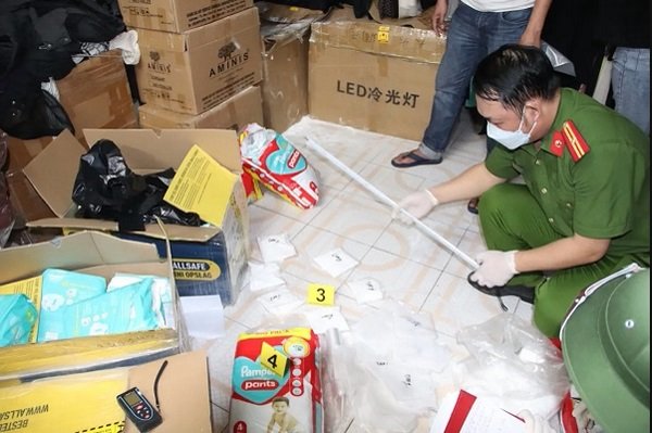 Quảng Bình: Bắt giữ 2 đối tượng về hành vi tàng trữ số lượng lớn ma túy