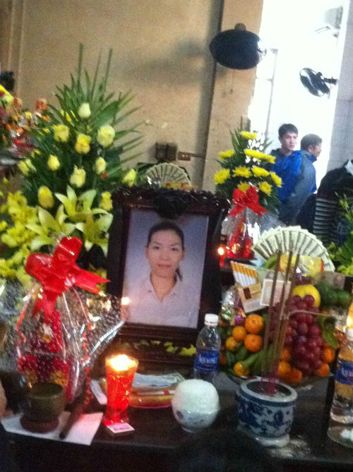 Trực tiếp Lễ tang không xác của chị Huyền tại bệnh viện Thanh Nhàn Trực tiếp Lễ tang không xác của chị Huyền tại bệnh viện Thanh Nhàn