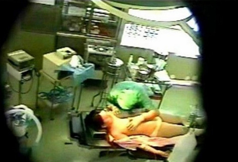 Y t&amp;aacute; lạm dụng t&amp;igrave;nh dục bệnh nh&amp;acirc;n 5 lầnđ&amp;ecirc;m g&amp;acirc;y chấn động