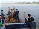 dua thi the chi huyen ve voi gia dinh truoc tet