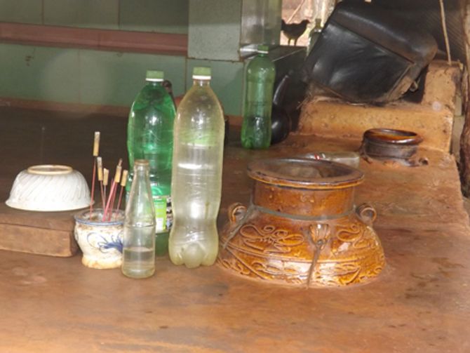 R&amp;ugrave;ng rợn chuyện ch&amp;ocirc;n chung v&amp;agrave; ng&amp;agrave;y hai bữa&amp;hellip; nu&amp;ocirc;i ma