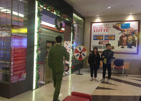 co gai tre bi manh tran roi trung dau khi dang xem phim niem phong lotte kangnam
