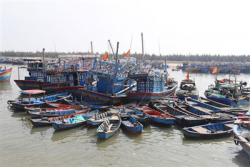 ba ria vung tau cuong che hon 100 ngu dan len bo tranh bao so 16