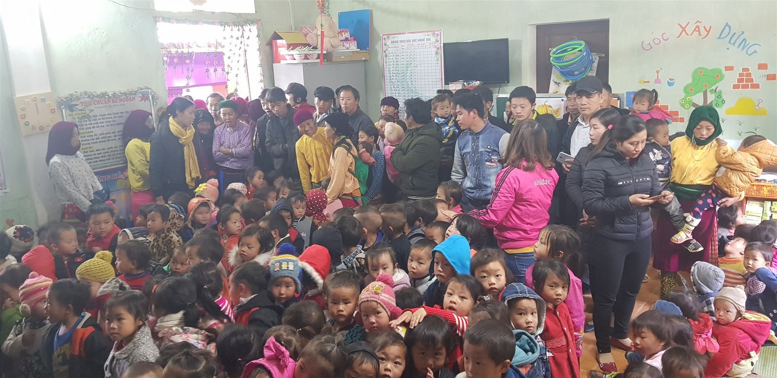Hành trình mang “Đông ấm cho em” tới huyện Đồng Văn