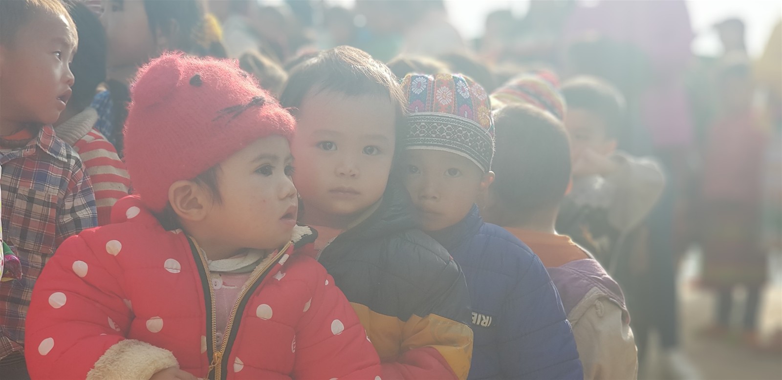 Hành trình mang “Đông ấm cho em” tới huyện Đồng Văn