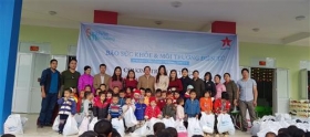 video hon 500 suat qua duoc trao tang cac em nho vung cao huyen bien gioi dong van ha giang
