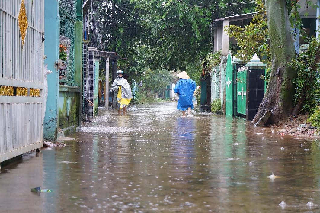 Quảng Nam: Mưa lớn gây ngập lụt nhiều học sinh phải nghỉ học