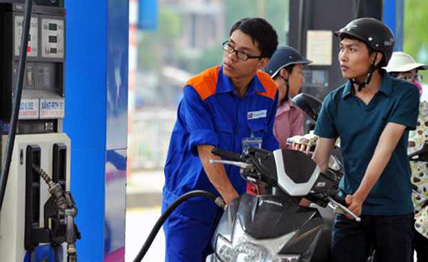Chiều nay giá xăng tiếp tục giảm mạnh