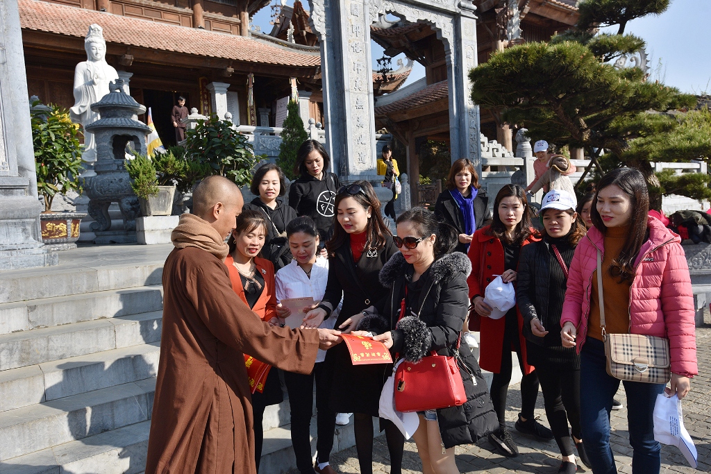 “An lạc từng bước chân” trên hành trình bái Phật nơi đỉnh thiêng Tây Bắc