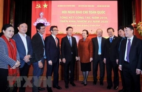 bao chi chinh thong tranh roi vao the bi dong truoc thong tin xau doc