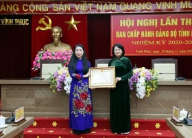 bi thu tinh uy vinh phuc duoc tang thuong huan chuong lao dong hang nhi