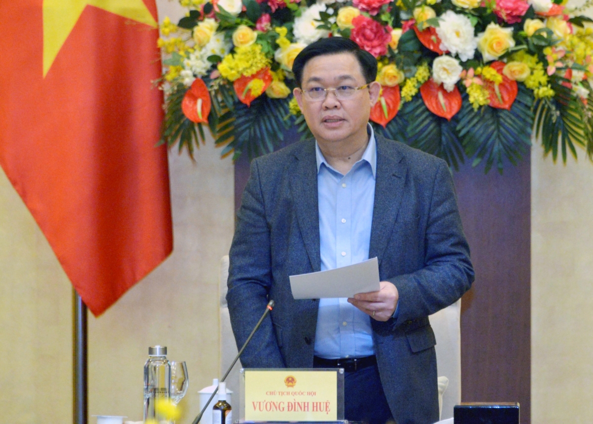Chủ tịch Quốc hội: Bảo đảm tốt nhất chế độ cho cán bộ tuyến đầu chống dịch
