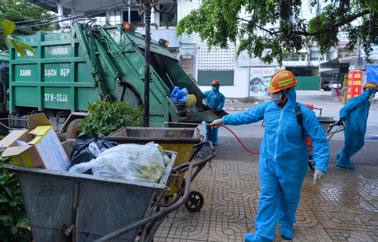 TP Vinh (Nghệ An): Bảo đảm r&aacute;c thải tại khu c&aacute;ch ly tập trung được xử l&yacute; đ&uacute;ng quy tr&igrave;nh