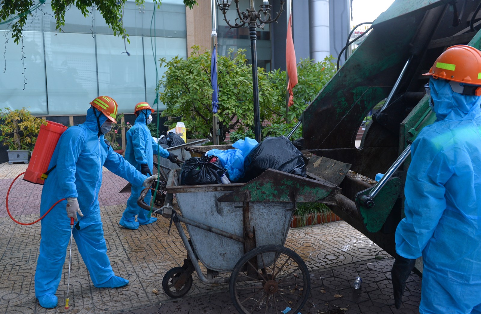 TP Vinh (Nghệ An): Bảo đảm r&aacute;c thải tại khu c&aacute;ch ly tập trung được xử l&yacute; đ&uacute;ng quy tr&igrave;nh