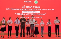 viettel trao tang 12785 may tinh bang cho hoc sinh ngheo tai soc trang