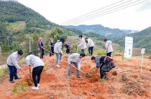 “Bảo vệ môi trường, tạo sinh kế cho bà con dân tộc vùng cao”